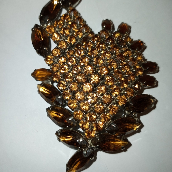 Brooche - Picture 2 of 2